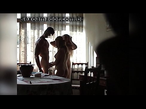 ❤️ L'amichi sessu invitanu un omu gigante è un trio cun ellu Video sessu à co.com-pornzog.ru ️❤