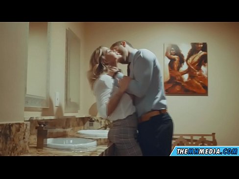 ❤️ Quandu una bionda tettona ti seduce in un bagnu publicu Video sessu à co.com-pornzog.ru ️❤